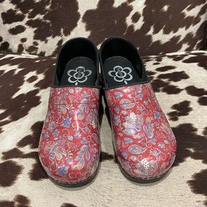 Sanita Clogs